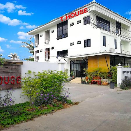 T. House Hotel Mae Sot Exterior photo