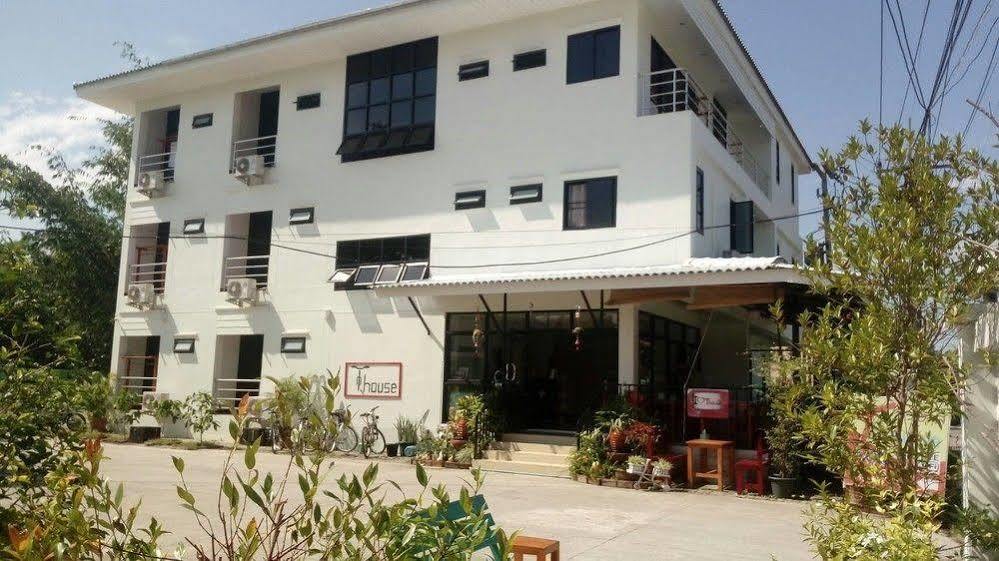 T. House Hotel Mae Sot Exterior photo